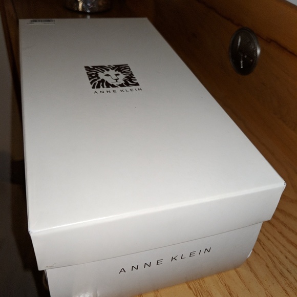 Shoes - Picture 5 of 5